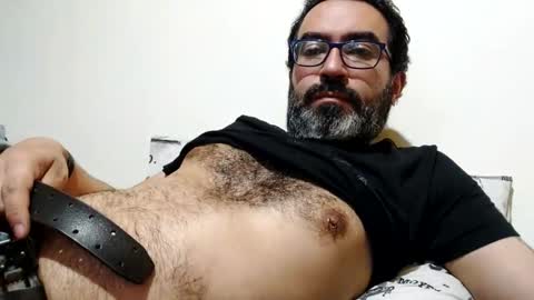 Snapshot of luis2988z chatting on 10/07/25, 01:47 Hairyman online show from 10/07/25, 01:47