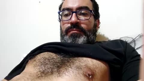 Snapshot of luis2988z chatting on 10/15/25, 03:06 Hairyman online show from 10/15/25, 03:06