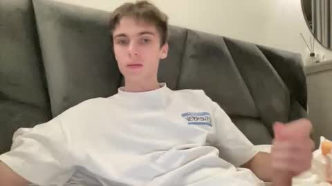 Snapshot of luis_7777 chatting on 11/11/25, 11:05 Luis online show from 11/11/25, 11:05