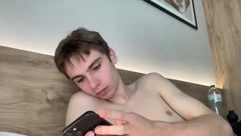 Snapshot of luis_7777 chatting on 11/13/25, 10:47 Luis online show from 11/13/25, 10:47