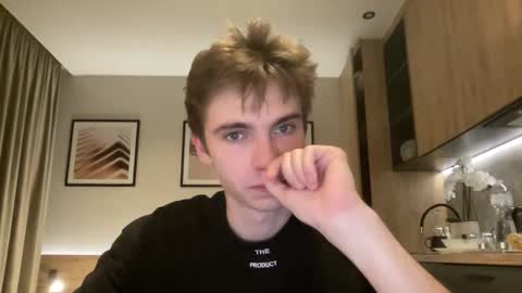 Snapshot of luis_7777 chatting on 11/18/25, 10:25 Luis online show from 11/18/25, 10:25