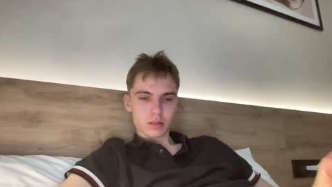 Snapshot of luis_7777 chatting on 11/21/25, 09:19 Luis online show from 11/21/25, 09:19