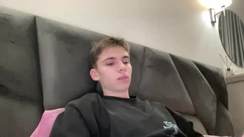 Snapshot of luis_7777 chatting on 12/01/25, 03:17 Luis online show from 12/01/25, 03:17