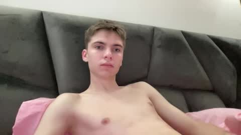 Snapshot of luis_7777 chatting on 12/02/25, 07:03 Luis online show from 12/02/25, 07:03