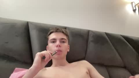 Snapshot of luis_7777 chatting on 12/03/25, 10:02 Luis online show from 12/03/25, 10:02