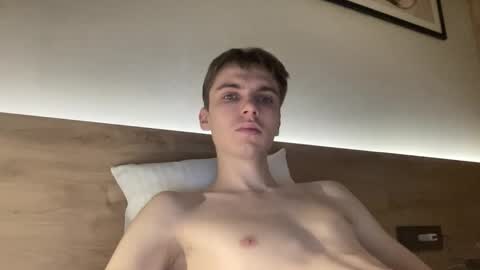 Snapshot of luis_7777 chatting on 12/17/25, 02:34 Luis online show from 12/17/25, 02:34