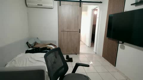 Snapshot of luis_flr chatting on 10/01/25, 05:41 luis_flr online show from 10/01/25, 05:41