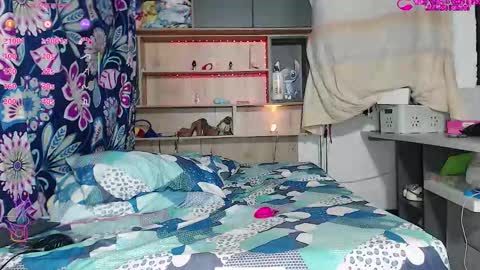 Snapshot of luisa2025_ chatting on 10/26/25, 04:07 Hot Latina online show from 10/26/25, 04:07