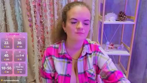 Snapshot of luisa_rosee chatting on 10/17/25, 07:38 Luisa Rosee online show from 10/17/25, 07:38