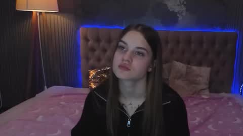 Snapshot of luisaclover chatting on 11/10/25, 01:43 LuisaClover online show from 11/10/25, 01:43