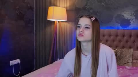 Snapshot of luisaclover chatting on 11/13/25, 01:10 LuisaClover online show from 11/13/25, 01:10