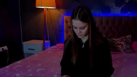 Snapshot of luisaclover chatting on 11/30/25, 12:53 LuisaClover online show from 11/30/25, 12:53