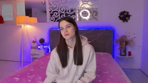 LuisaClover online show from 12/19/25, 01:07