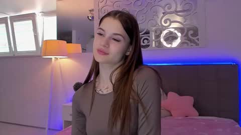 LuisaClover online show from 03/29/26, 12:27