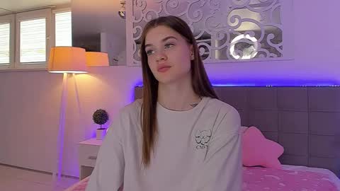 LuisaClover online show from 06/03/26, 02:33