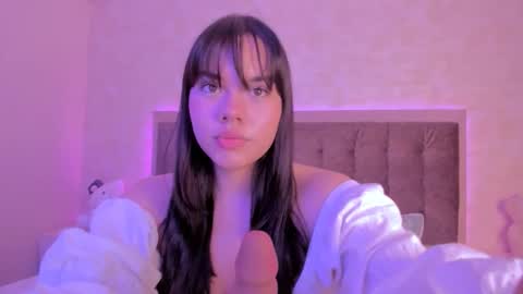 Luisa Giraldo online show from 09/17/25, 11:01