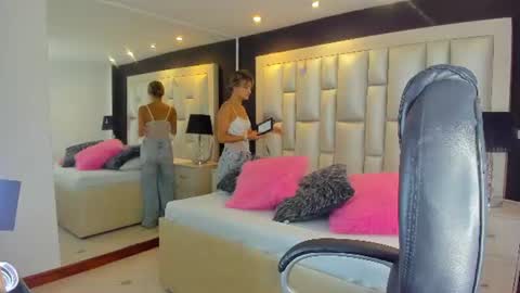 Luisa  online show from 06/15/26, 04:53