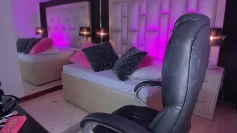 Luisa  online show from 06/25/26, 03:49