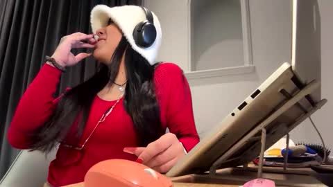 Luisa Monsters online show from 10/22/25, 06:29