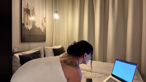 Luisa Monsters online show from 10/23/25, 05:44