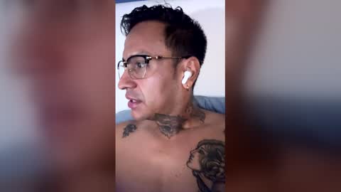 Snapshot of luisjg24hrs chatting on 04/01/26, 05:43 luisjg24hrs online show from 04/01/26, 05:43