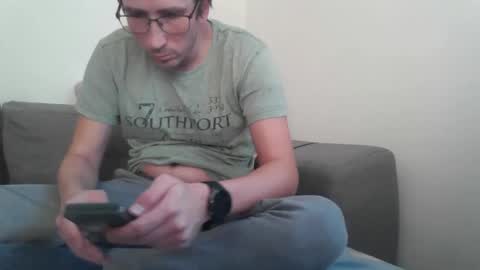Snapshot of luismcawesome chatting on 10/27/25, 02:21 Luis online show from 10/27/25, 02:21