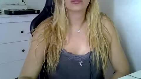 luizacandy online show from 10/28/25, 04:31