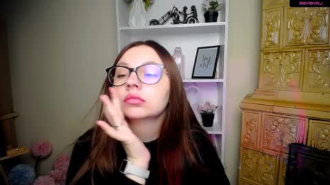 Snapshot of luizaheems_ chatting on 12/19/25, 05:58 Luiza online show from 12/19/25, 05:58