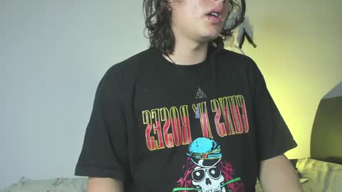 Snapshot of lukashollow chatting on 12/06/24, 02:35 lukas 3 online show from 12/06/24, 02:35