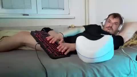 Lukas  online show from 12/17/25, 02:28