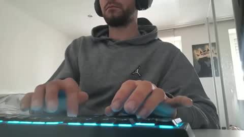 Snapshot of lukasschoetz chatting on 12/02/25, 10:53 lukasschoetz online show from 12/02/25, 10:53