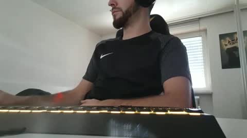 Snapshot of lukasschoetz chatting on 01/06/26, 12:31 lukasschoetz online show from 01/06/26, 12:31