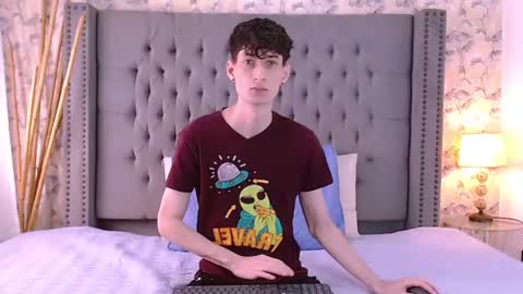 Snapshot of luke_carter chatting on 09/13/25, 01:00 luke_carter online show from 09/13/25, 01:00