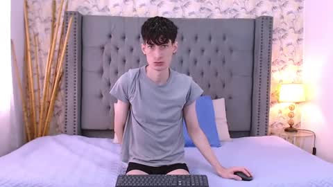 Snapshot of luke_carter chatting on 09/17/25, 01:02 luke_carter online show from 09/17/25, 01:02