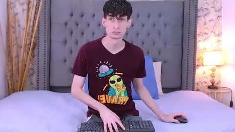 Snapshot of luke_carter chatting on 09/20/25, 01:01 luke_carter online show from 09/20/25, 01:01