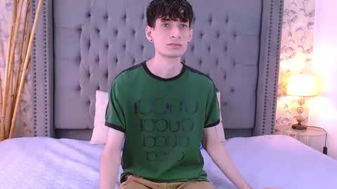 Snapshot of luke_carter chatting on 09/23/25, 01:14 luke_carter online show from 09/23/25, 01:14