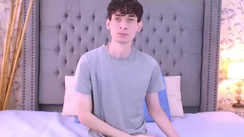 Snapshot of luke_carter chatting on 09/25/25, 01:15 luke_carter online show from 09/25/25, 01:15