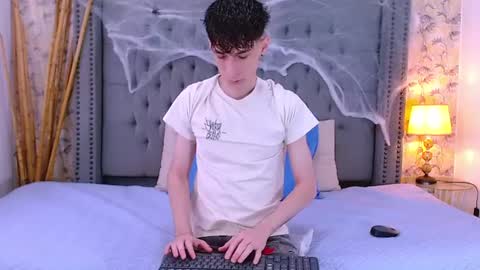 Snapshot of luke_carter chatting on 10/09/25, 01:20 luke_carter online show from 10/09/25, 01:20