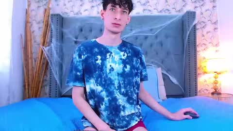 Snapshot of luke_carter chatting on 10/18/25, 01:45 luke_carter online show from 10/18/25, 01:45