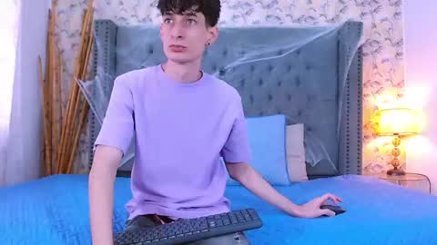 Snapshot of luke_carter chatting on 10/20/25, 01:00 luke_carter online show from 10/20/25, 01:00