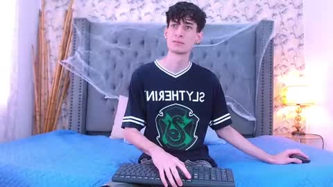 Snapshot of luke_carter chatting on 10/21/25, 01:12 luke_carter online show from 10/21/25, 01:12