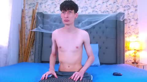 Snapshot of luke_carter chatting on 10/27/25, 01:04 luke_carter online show from 10/27/25, 01:04