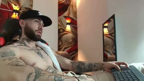 LUKE online show from 09/27/25, 01:05