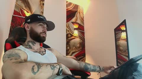 LUKE online show from 10/15/25, 01:33