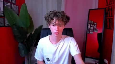 Snapshot of luke_sweet chatting on 06/23/26, 04:05 Luke online show from 06/23/26, 04:05
