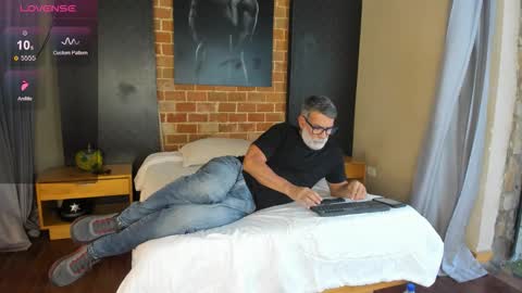 Luke Crews online show from 09/28/25, 08:03