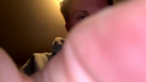 Snapshot of lukeeeeey96 chatting on 12/14/24, 04:31 lukeeeeey96 online show from 12/14/24, 04:31