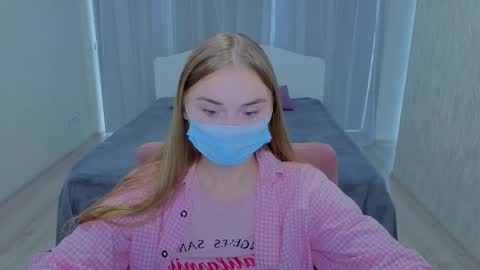 lukeriamoon online show from 09/15/25, 04:34