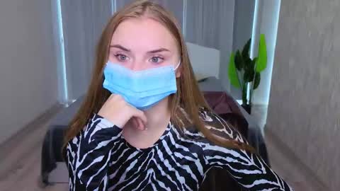 lukeriamoon online show from 10/18/25, 06:37