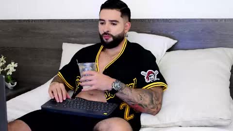 Lukhas f4f online show from 10/16/25, 10:44